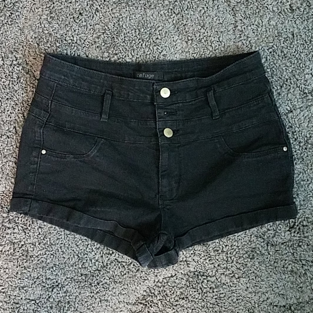 Black refuge, high waisted shorts